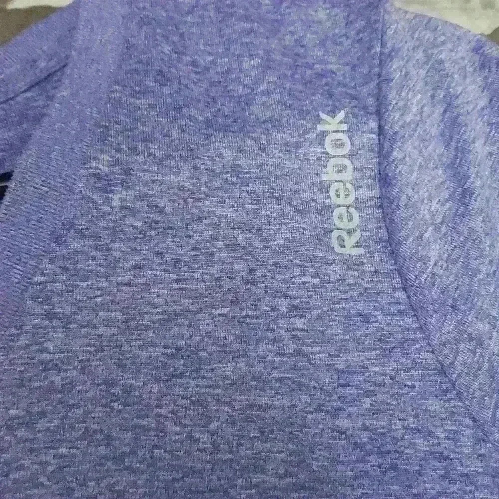 Women's Reebok athletic Shirt sz med - Picture 4 of 4